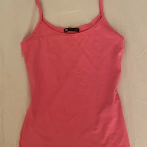 Zara linne - Jätte söt topp från zara i storlek S💞 Den har inga defekter och är knappt använd. Passar bra till sommaren🫶🏼 