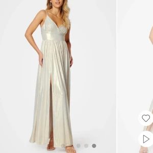 Balklänning - Jag säljer den här fina balklänningen! Jag köpte den här på plick men den var tyvärr för liten för mig. Det är en champagnefärgad klänning i väldigt fint skick. Bara använd av den förra ägaren!