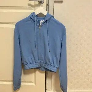 Crop top zipp up hoodie, new, blue color