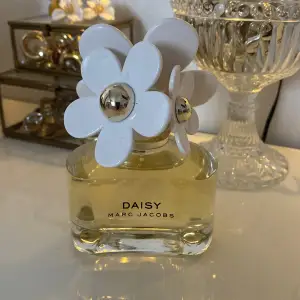 Daisy parfym från Marc Jacobs knappt använd