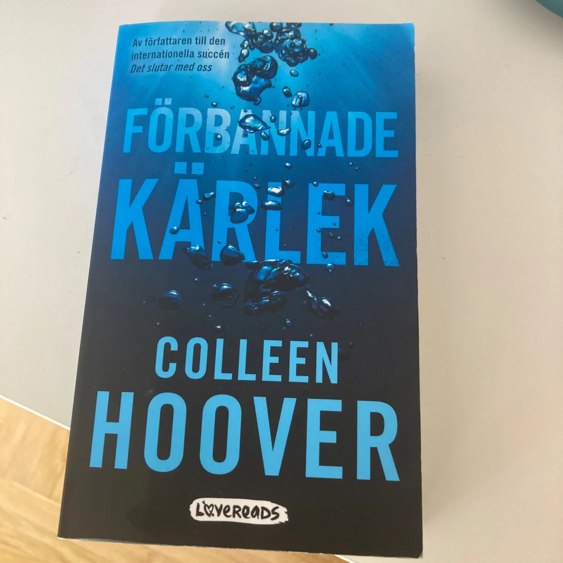 Förbannad kärlek av Collen hoover