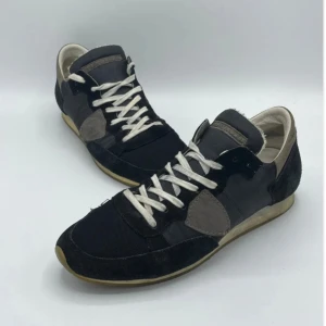 Philippe Model TRPZ - Säljer nu mina Philippe model skor i storlek 41. Vid frågor skriv gärna i dm