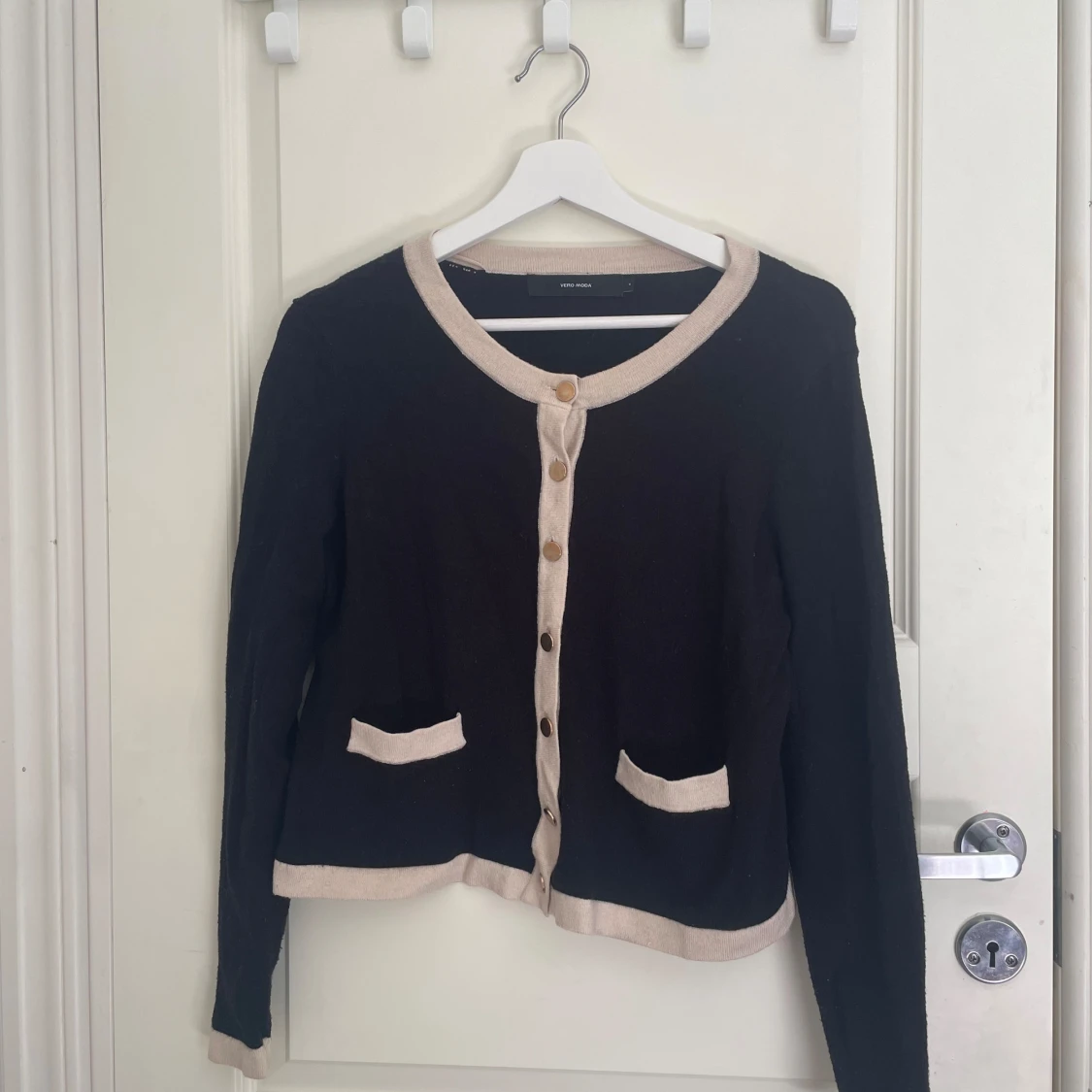 Svart kofta från Vero Moda - 90