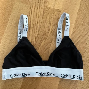 Calvin Klein BH - Calvin Klein BH som knappt blivit använd. 