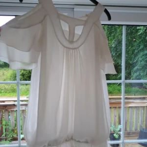 Vit tunika/klänning/blus i storlek small - Vit klänning/blus/tunika i storlek small