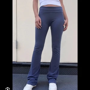 Brandy yoga pants - Säljer mina yoga pants från brandy då dem inte längre kommer till användning. Rätt använda men inget som syns på byxorna! Köptes för 300kr säljs för 150kr 💓