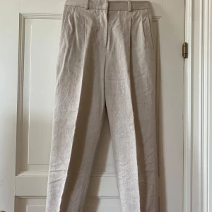 Beiga byxor  - Beiga JAN MACHENHAUER byxor köpta i Köpenhamn för 3500kr i original. Använda en gång, 100% bomull.