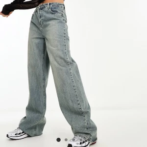 Stradivarius jeans  - Ett par jeans som inte passar mig så bilder på kan ej skickas. Men dom är helt nya aldrig använda köpt för 519kr🩷