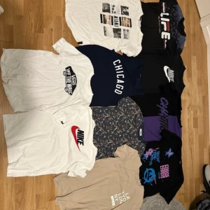 T-shirts - Bra skick olika tröjor! Allt som ett paket så det betyder att alla tröjor ingår! Alla tröjorna är på storlek S på herr avdelning!