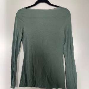 Intimissimi tröja - Grön långärmad från intimissimi i fint skick, knappt använd Strl M