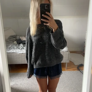 Grå stickad tröja - Mörkgrå stickad tröja från lager 157! 