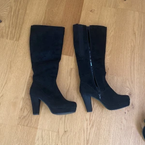 Boots - Jag säljer mina boots i nyskick! Jättefina och sköna ❤️🥰