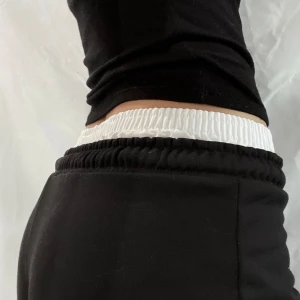 Ginatricot waist detail sweatpants - Slutsålt på webb och i butik. Helt nya, aldrig använda. Betalade ca 200 kr för dem. 