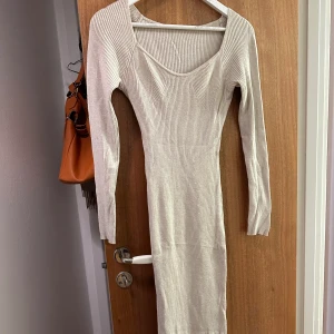 Sweater dress  - Storlek XS, men passar mig som är en S. Mjukt material, använd men i fint skick
