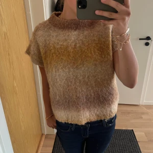 Stickad tröja - Stickad tröja från zara. Använd max 5 gånger.