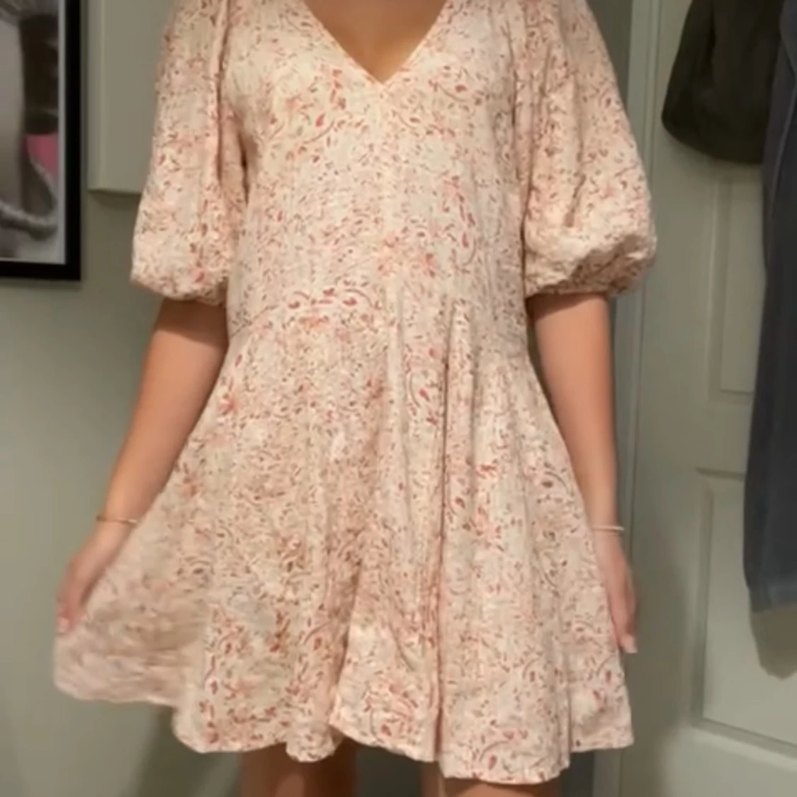 Blommig kortklänning