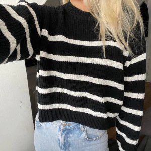 Randig stickad - Använd fåtal gånger! Storlek S 