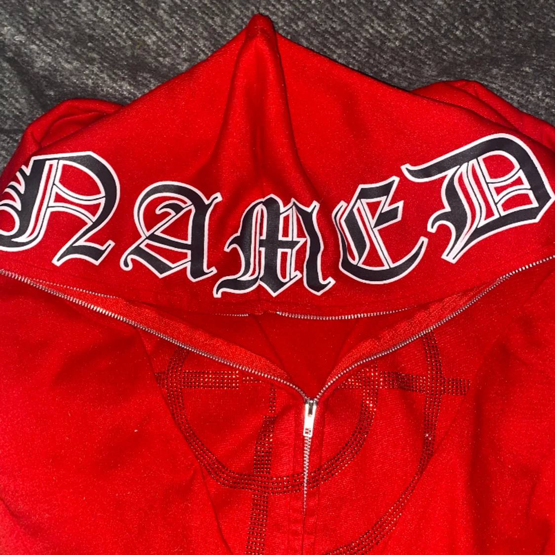 Röd zip hoodie - 1