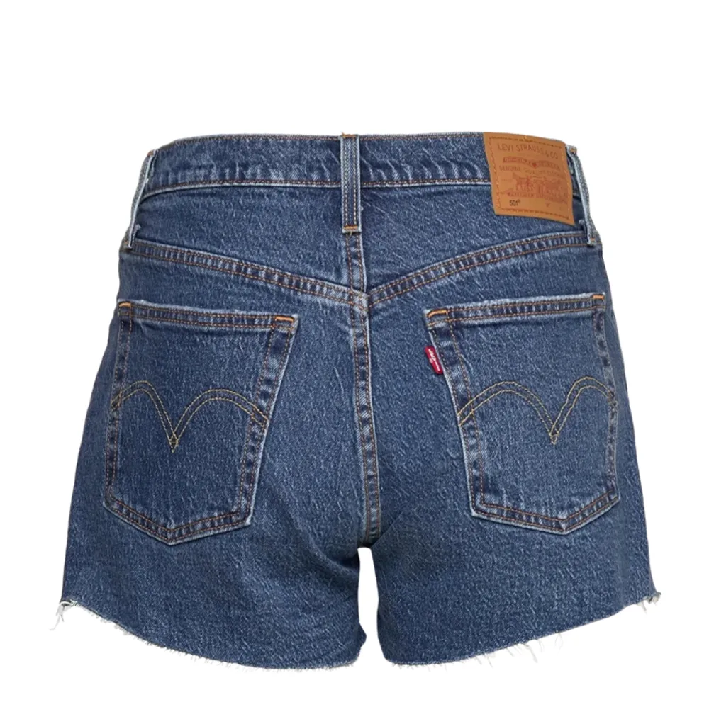 Säljer dessa Levis 501 shorts i superfint skick!💘. Shorts.