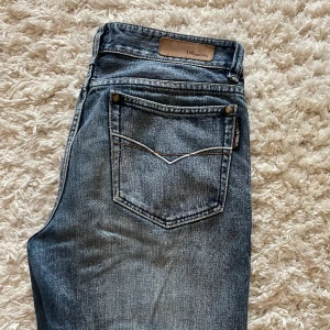 Jeans - Jeans med snygga fickor. Köpta second hand men aldrig använt💕 