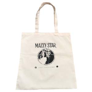 Naturvit tygpåse/ totebag med handtryckt Mazzy Star tryck på! Påsen är i nyskick!