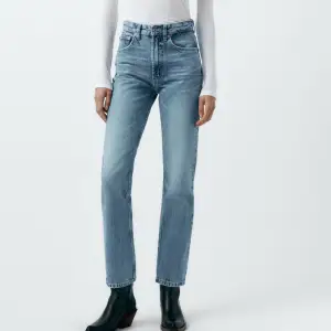 Zara straight jeans  Färg: blå Storlek: 36  Använda ett fåtal gånger, Säljes för att de är för små för mig🌸