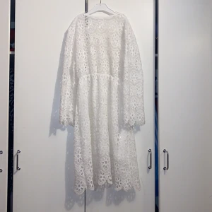 EN fin sommar klänning  - Den passar jätte bra till sommaren, den är inte för varm heller,