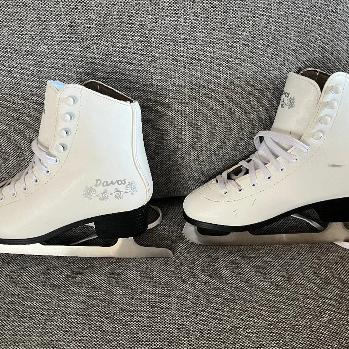 Skridskor strl 36, knappt använda  - 90