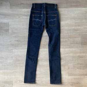 Nudie Jeans W28 L34 - En par Nudies som jag knappt användt. Skit snygg tvätt en riktigt snygg skinny passform.