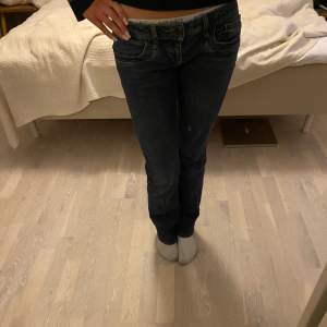 ett par jättefina ltb jeans, valarie modell❤️ säljer då de tyvärr är lite korta på mig, storlek W26 L32, skriv om ni har frågor ❤️