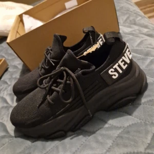 Steve Madden - Helt nya Steve Madden skor.  Strl 39 