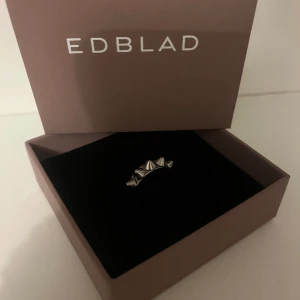 Edblad ring - Aldrig använd ring bara testad, säljs då jag inte vill ha den längre😘 Nypris 349kr säljs för 250kr. Pris går att diskuteras💝