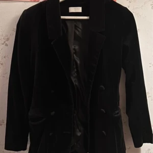 Weekday kavaj - Lite glansig material