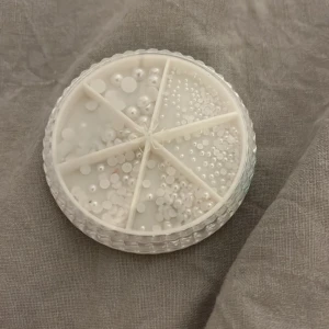 Nagel dekoration- pärlpr - Fina pärldekorationer i sex olika storlekar! Aldrig använd💗 skriv gärna vid frågor eller liknande! <3