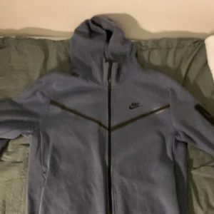 Nike Tech Fleece - Bra skick inga defekter. Nypris 1500 mitt pris 600 priset är inte hugget i sten!