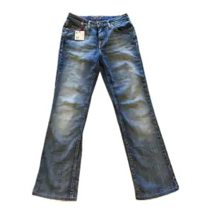 Säljer dessa nya lågmidjade jeans ifrån ESPRIT som inte har kommit till användning. Storlek 38 men passar 36. Passar även strl 34 men de blir lite bagy. Ny pris 799