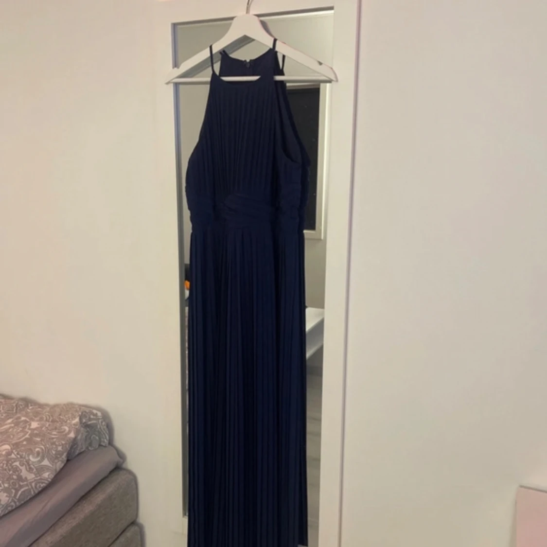 Mörblå balklänning - 92