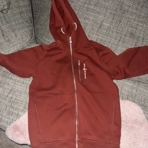 sail racing zip Hoodie - Storlek s Fint skick  Ordinarie 1,300kr Mitt pris 450 men vid snabb affär billigare 