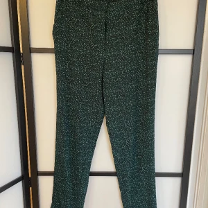 Byxa från Modström. Säljer även blazern!  - Superfin byxa, aldrig använd! 