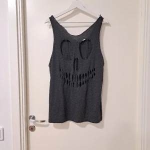 Linne  - Passar xxs-m, beroende på hur man vill att den ska sitta 