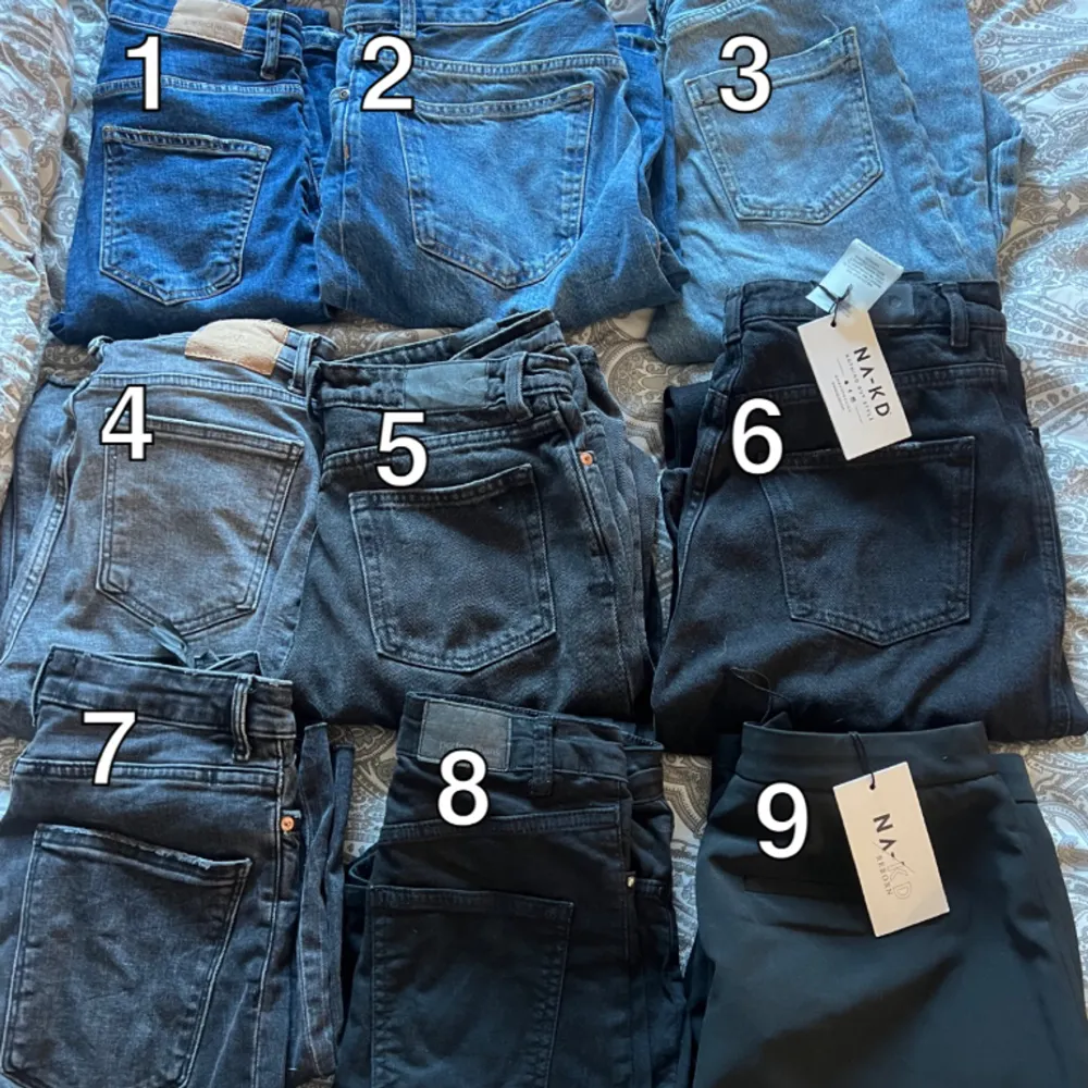 Säljer massa olika jeans. Finns bootcut, straight och med slits. Säljer för 50 kr styck😊💞. Tryck inte på köp nu!. Jeans & Byxor.