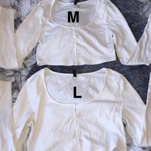 Skit snygga vita korta, långärmade å urringningade tröjor, ena är M å den andra L