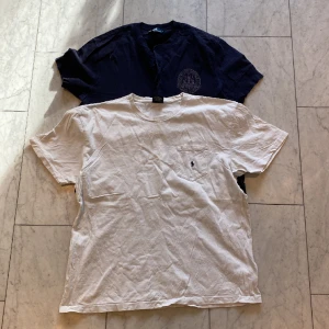 2 ralph lauren tshirts! - Säljer ett paket på två ralph lauren tshirts i storlek L. Båda är i gott skick!