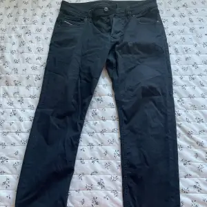 Säljer ett par svarta disel jeans storlek 32 och inga defekter alls.