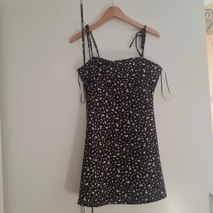 Sommar kläderna  - Lite sommar kläderna  Kanske något till  sommaravslutnig Eller till någon annan 