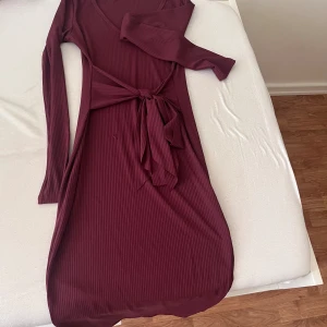 Klänning - För mer info ,skriv 