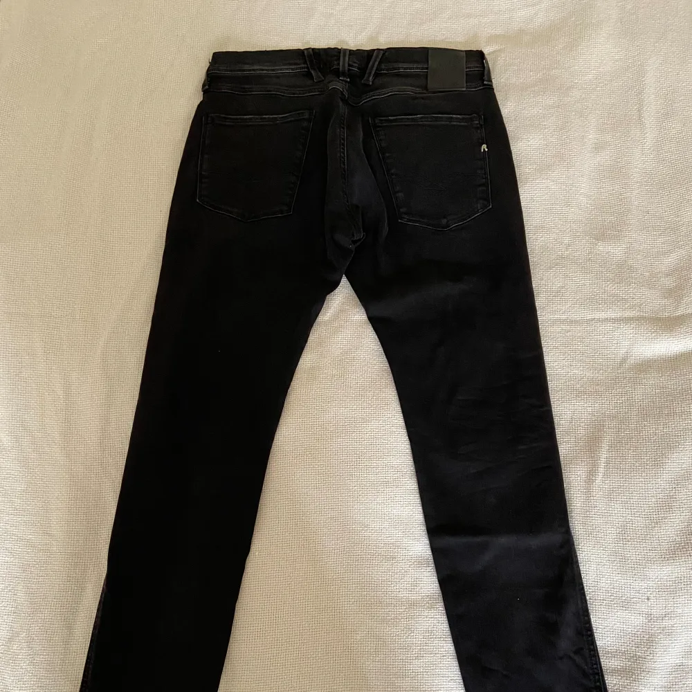 Snygga Replay jeans i skinny passform, väldigt gott skick. Jeans & Byxor.