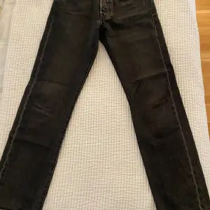 Säljer nu mina Levis 502 jeans då jag bara använt de tre gånger. 10/10 skick, finns inga defekter på de. Bara att höra av er vid frågor. 