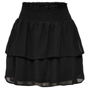 Säljer denna super fina kjol från bikbok då den inte till användning längre 💗 Bra skick💗 original pris 249