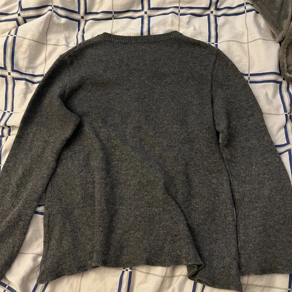 Rare undercover grunge knit from AW1997-1998 Great quality and nice fit with distressed typa finish condition 9/10. Stickat.